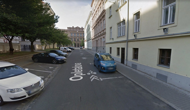 Město vyslyšelo námitky a obnoví cykloobousměrku na Opletalově ulici