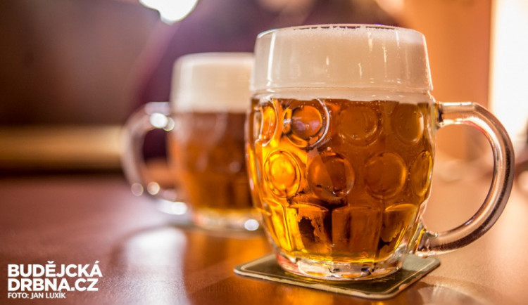 Pivovary netrpělivě vyhlíží otevření hospod, některým klesly tržby až o devadesát procent