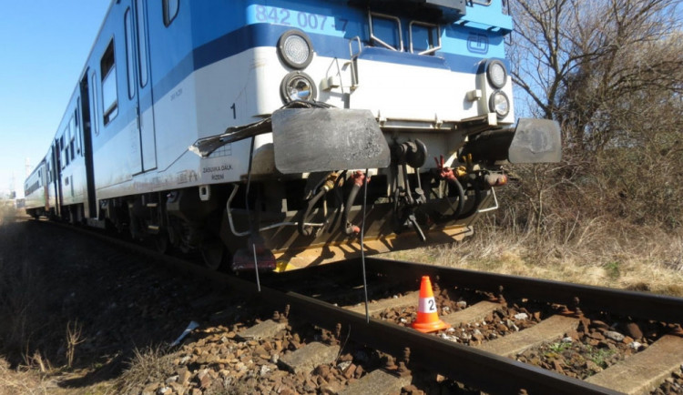 Vlak v Brně srazil mladou ženu, na místě zemřela