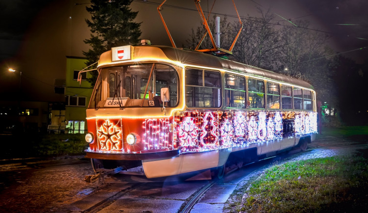 VIDEO: Vánoční šalina bude v Brně jezdit do 27. prosince, letos po dvou trasách