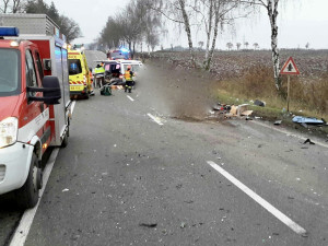 Při včerejší tragické nehodě u Bořitova jeden z řidičů zemřel. Na místě zasahovali hasiči i vrtulník