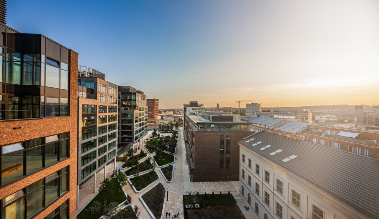 V novém coworku Clubco se protnou osudy lidí, firem i nápadů