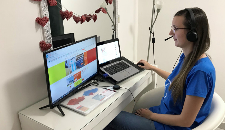 Někdy stačí jen si s lidmi popovídat a ujistit je, že v tom nejsou sami, říká Kristýna Snopková