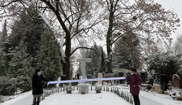 Pietní místo pro nenarozené děti na brněnském hřbitově