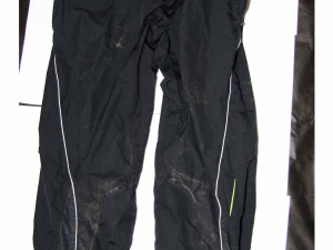 Nerad to dělám, ale musím, omlouval se lupič při přepadení obchodu