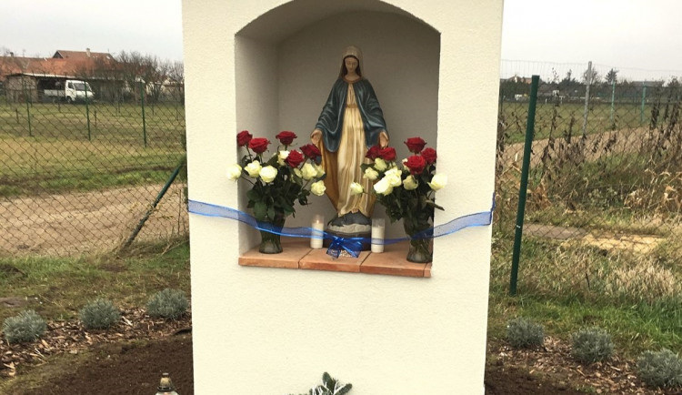 Nová kaplička před SeniorCentrem v Šanově