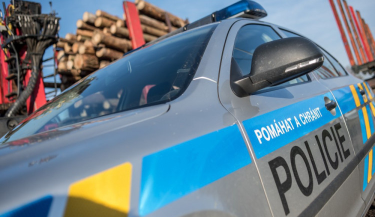 Řidič tramvaje zřejmě nerespektoval signál a projel křižovatku, policie hledá svědky