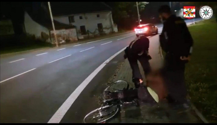 ECB41BEF-47A2-4792-856C-94BF806516F5