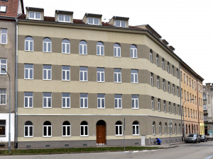 Město opravilo bytový dům na Podnásepní pro mladé rodiny, v jednom bytě bude bydlet strážník