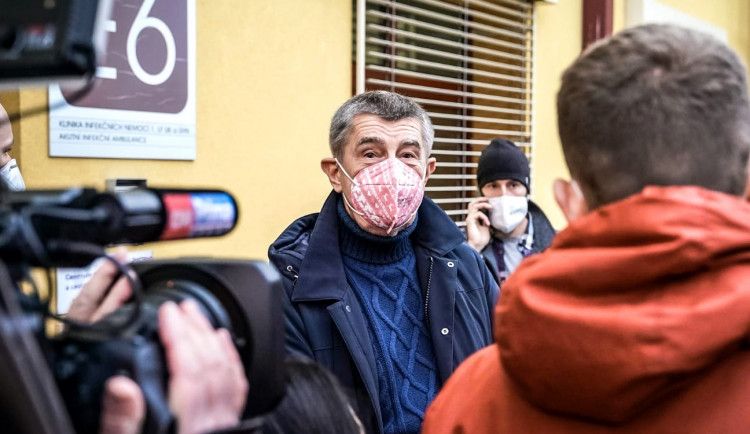 Mám zkušenosti se zdravotnictvím, o očkování v Česku se postarám sám, prohlásil Babiš. Polovina prvních vakcín půjde do Brna