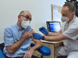 Brno pokračuje v očkování. První vakcíny dostaly i další nemocnice na jihu Moravy, hejtman se nechá očkovat v lednu