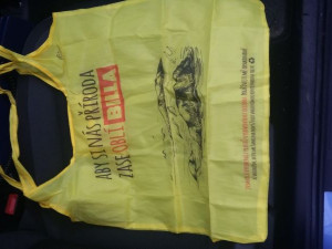 Neznámý násilník v Brně brutálně napadl devadesátiletou babičku kvůli tašce s hruškami