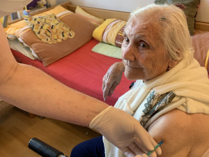 V Brně začalo očkování v domově pro seniory