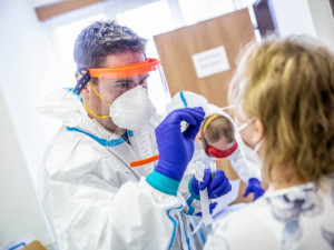 Jihomoravský kraj posiluje kapacity antigenního testování. Zájemců stále přibývá, další odběrové místo otevře v Hustopečích
