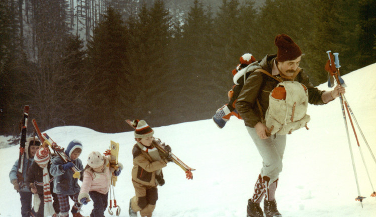 Zajímavosti o oblíbené komedii S tebou mě baví svět. Co dělali herci mezi natáčením a který z dětských herců si při natáčení zlomil ruku?