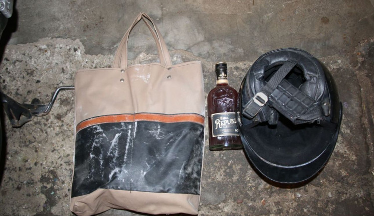 Zloděj se snažil ukrást, co mu přišlo pod ruku