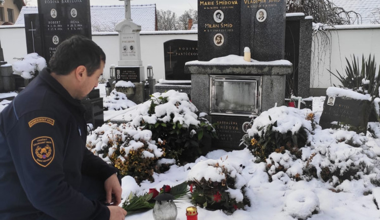 Brněnští hasiči si připomněli památku svých kolegů, kteří před devatenácti lety přišli při požáru o život