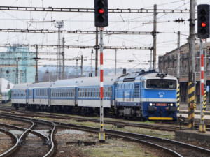 Vlaky před Brnem nabírají zpoždění kvůli nálezu mrtvého těla