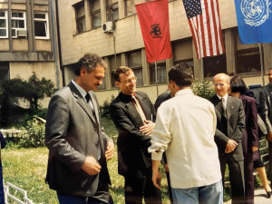 Z radnice do válkou zpustošeného Kosova. Základy svobodného státu nastavoval po ukončení konfliktu také bývalý český primátor