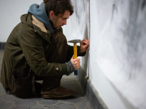 Na rohu Údolní a Úvozu vznikla Galerie průchod. Neexistující výstavní prostor pro nikoho i pro všechny