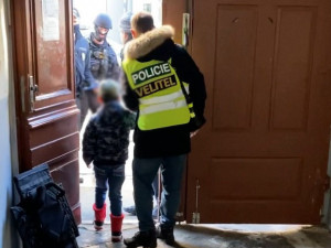 VIDEO: Muž v Brně držel dvě ženy s malými dětmi jako rukojmí. Vyžadoval rozhovor v televizi a hrozil, že je zabije