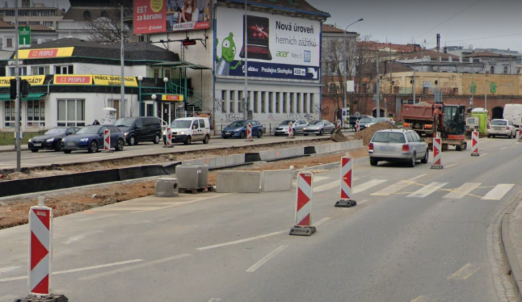 Kvůli uzavírce se od pondělí uzavře přechod na Dornychu, omezení čeká i řidiče