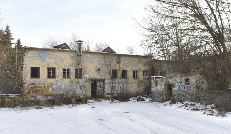 Místo budovy bývalé vojenské jídelny vznikne park