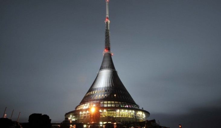 Na Ještědu se bude natáčet seriál. Uzavřen zůstane hotel i silnice