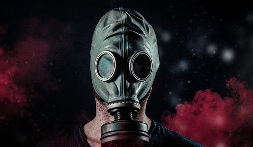 Stovka zákazníkovi na jídlo nestačila. Výdejní okýnko polil smrdutou tekutinou