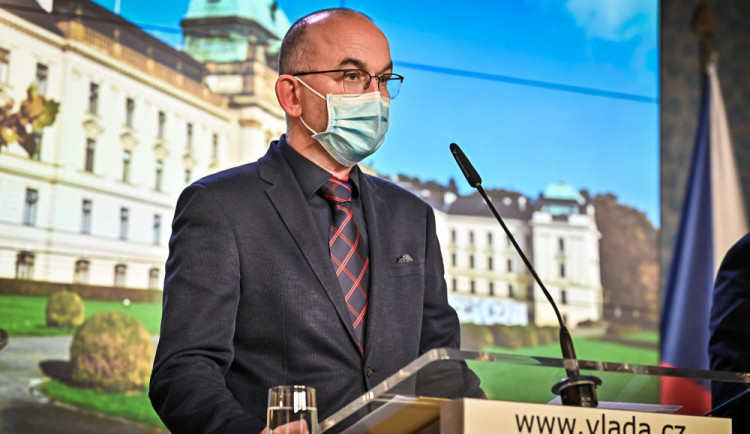 Blatný má do 14 dnů skončit na postu ministra. Nahradit ho má Babiš nebo Prymula