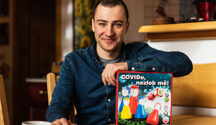 Covide, nezlob mě – mladý biatlonista trefil do černého novou deskovou hrou