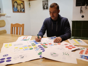 Covide, nezlob mě – mladý biatlonista trefil do černého novou deskovou hrou