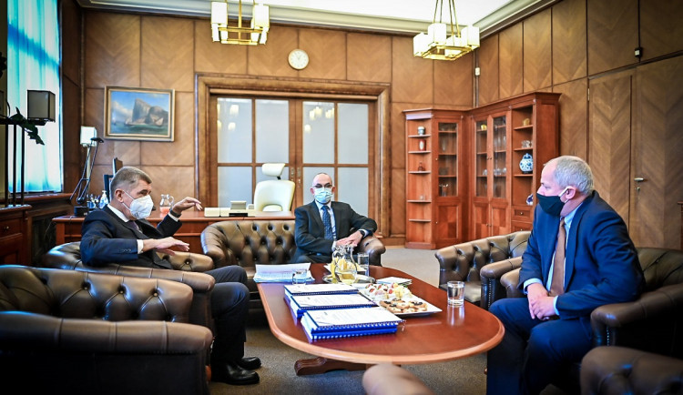 Zvládnete pandemii líp než vláda?