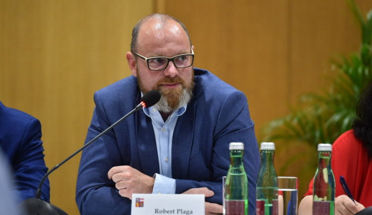 V Brně demonstrovali za návrat dětí do škol, Plagu nenašli