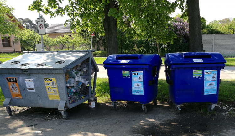 Z Brna zmizely po téměř dvaceti letech drátěné kontejnery na plast