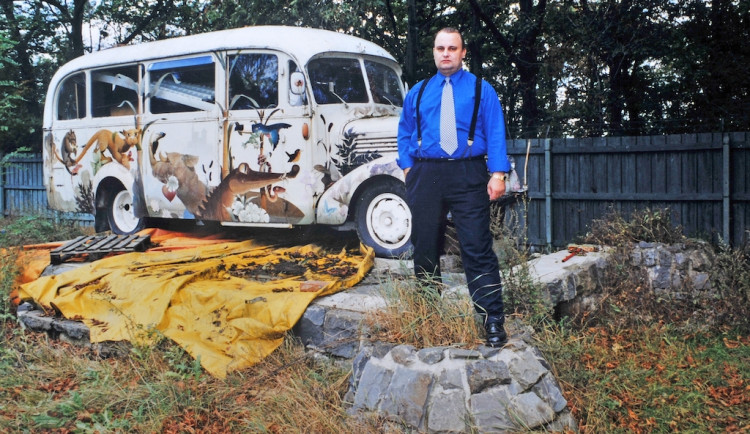 Hošna s autem, které si zahrálo i ve filmu Trhala fialky dynamitem