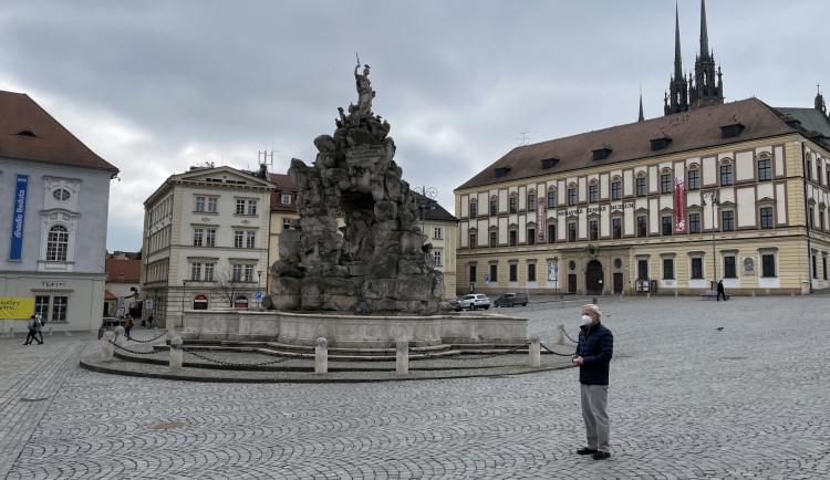 Brno utichlo. Silnice střežili policisté, z ulic se vytratili lidé a spoje jezdily poloprázdné