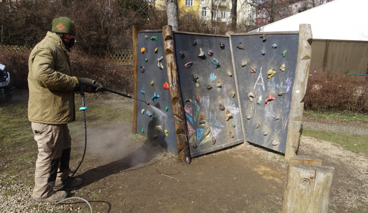 S pracemi začali pracovníci již včera v Lužánkách