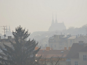 Kvalitu ovzduší podstatně více ovlivňuje počasí než nouzový stav