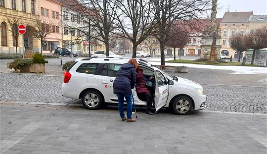 Kvůli koronaviru jezdili lidé ve Vyškově méně Senior taxi