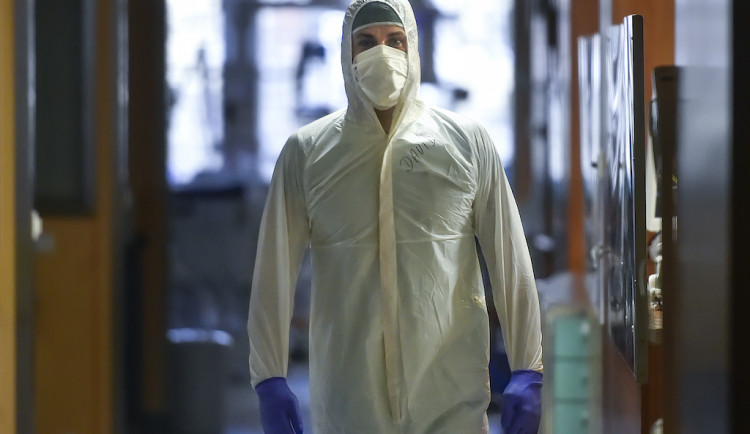 Ve znojemské nemocnic pečuje o pacienty s covidem muž roku