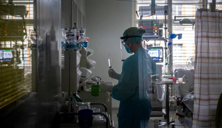 Fakultní nemocnice Brno dostala lék firmy Regeneron, dala ho dvěma lidem