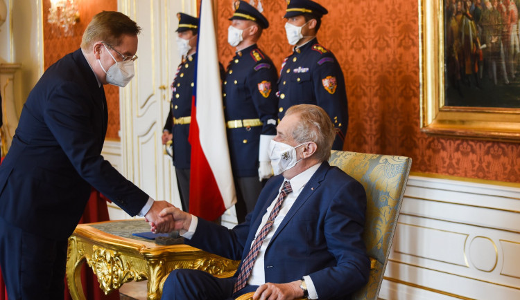 Ministr zdravotnictví Jan Blatný končí, nahradit ho má Petr Arenberger