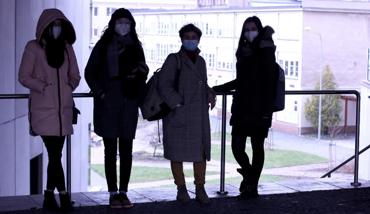 Běloruští studenti utekli před represemi. Zázemí našli na Technické univerzitě