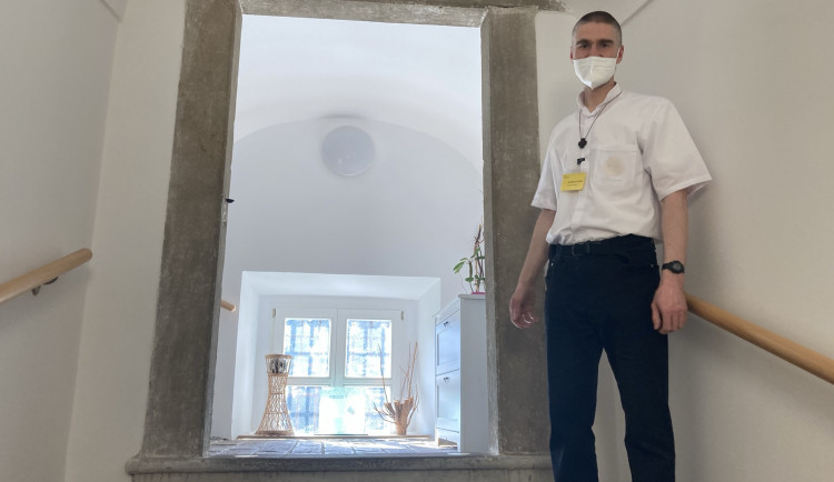 Jiří Javůrek vchází za pacienty