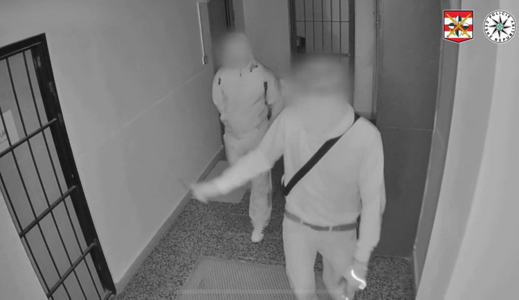 Nakradli věci za miliony, policie je chytila na kradeném kole