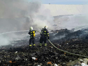 V Bratčicích na Brněnsku hořela skládka komunálního odpadu