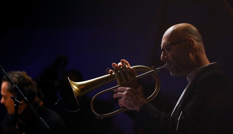 Ondřej Pivec, Robert Balzar s Danem Bártou nebo Cotatcha Orchestra s Lenkou Dusilovou. JazzFestBrno míří na obrazovky