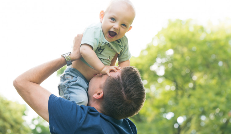 K úspěšnému dosažení cíle může spermiím pomoci asistovaná reprodukce