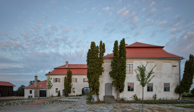 Opravená keramická továrna Kocanda v Kravsku